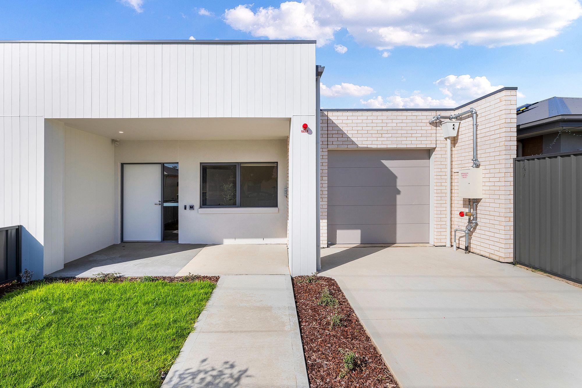 York   Facade Right 2 HR No Logo_LR_Q11