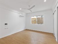 004 Open2view_ID738192-69_Alfred_Rose_Close