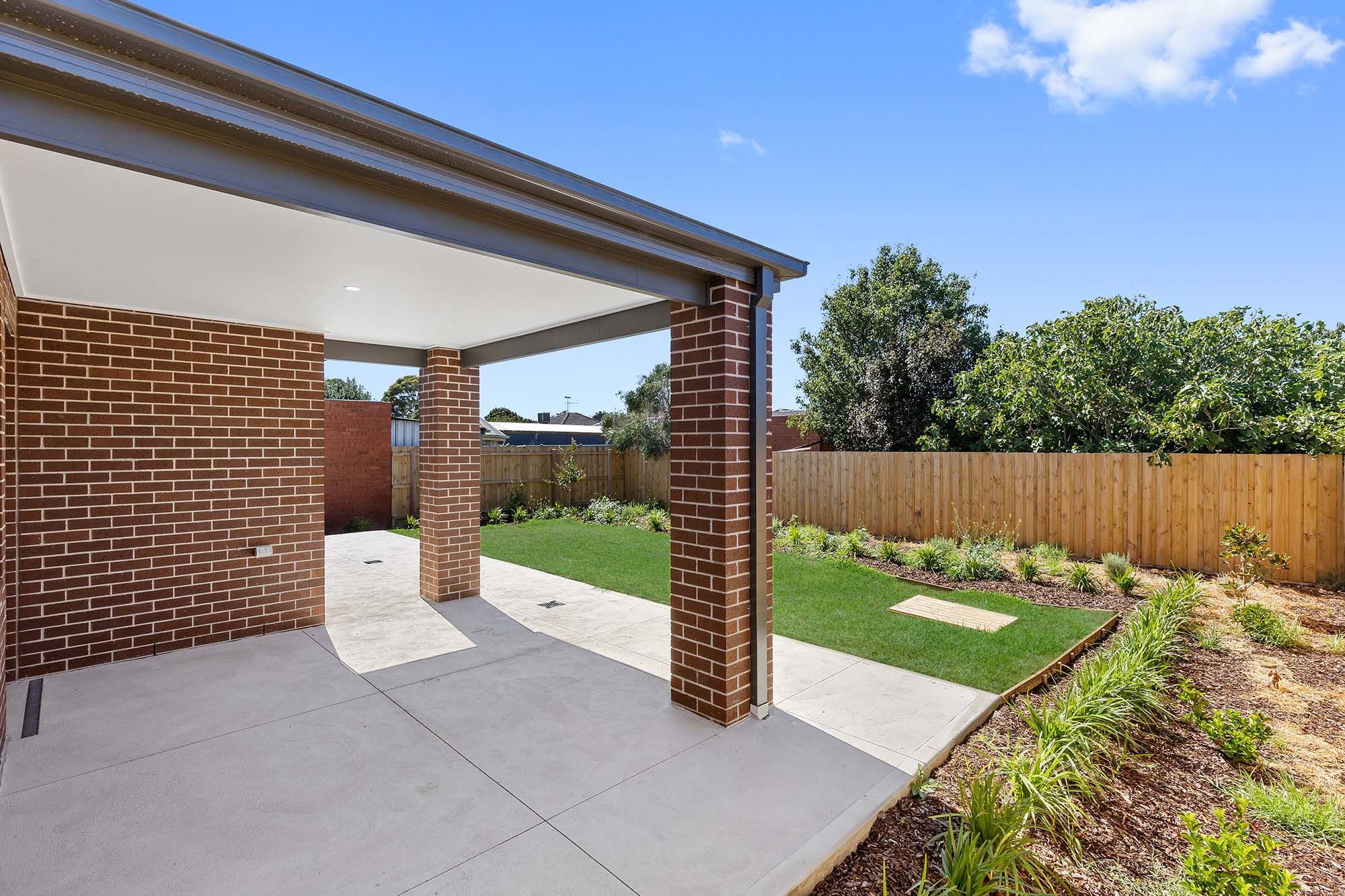 Lois   Backyard 4 LR No Logo