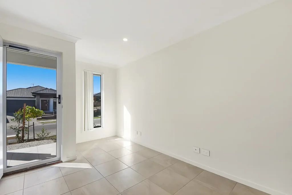 Modern SIL-Vacancy-in-Logan-Reserve-Main-entry-1024x683