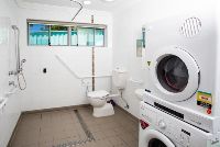 SIL003 LR-Claireville-Villa 3 - Shared Bathroom