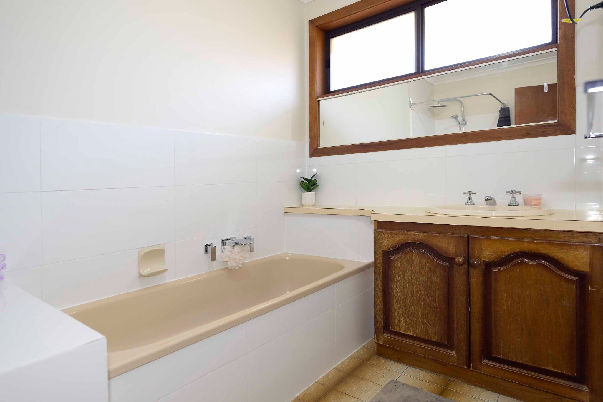 Sunnypine15461 38A St Albans