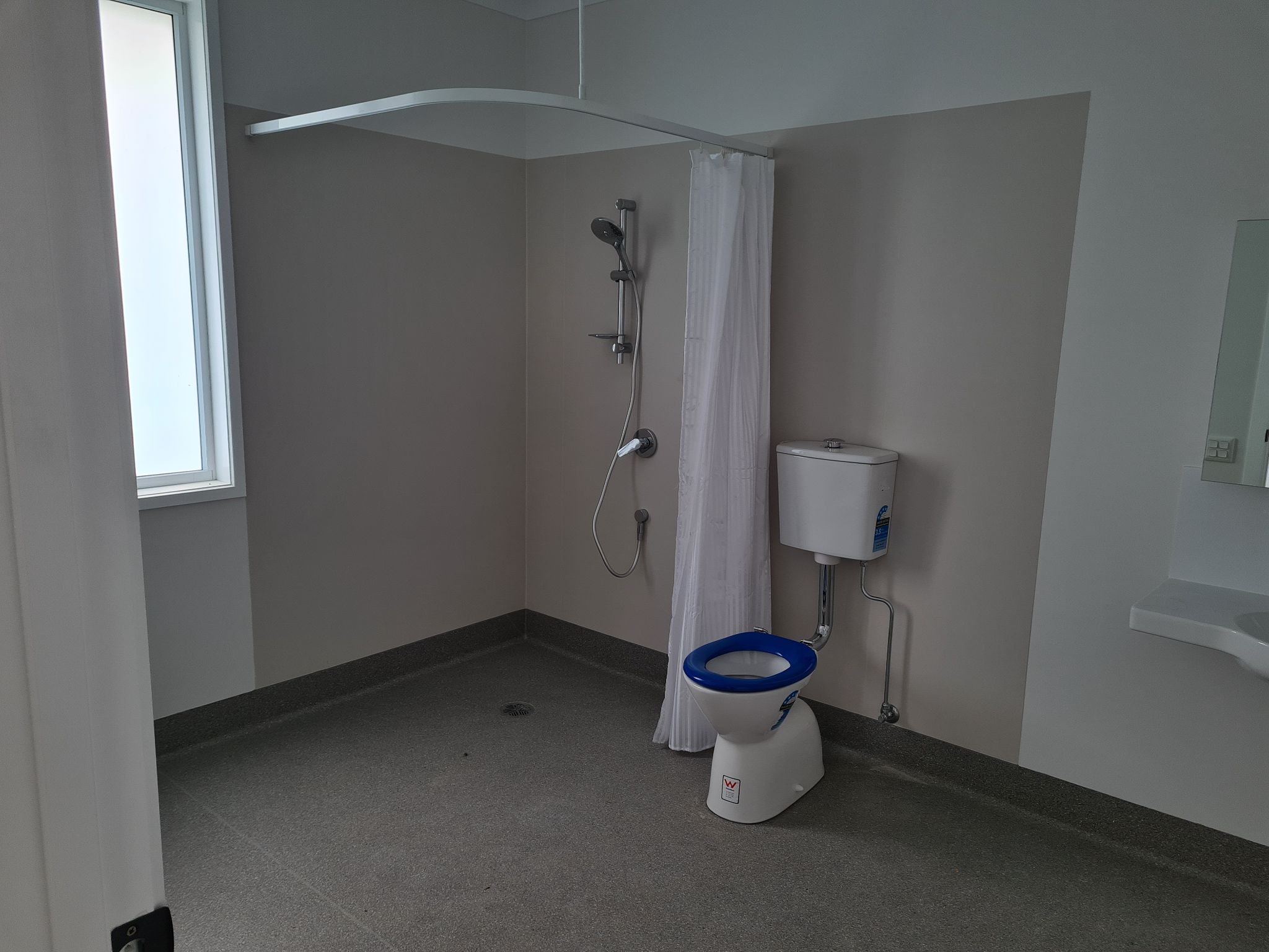 Bathroom 1  4032x3024) - 15 Shine St