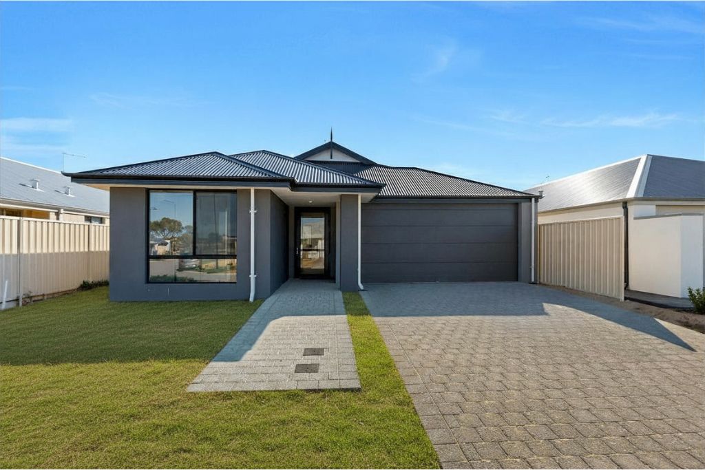 Lakelands17 housefront