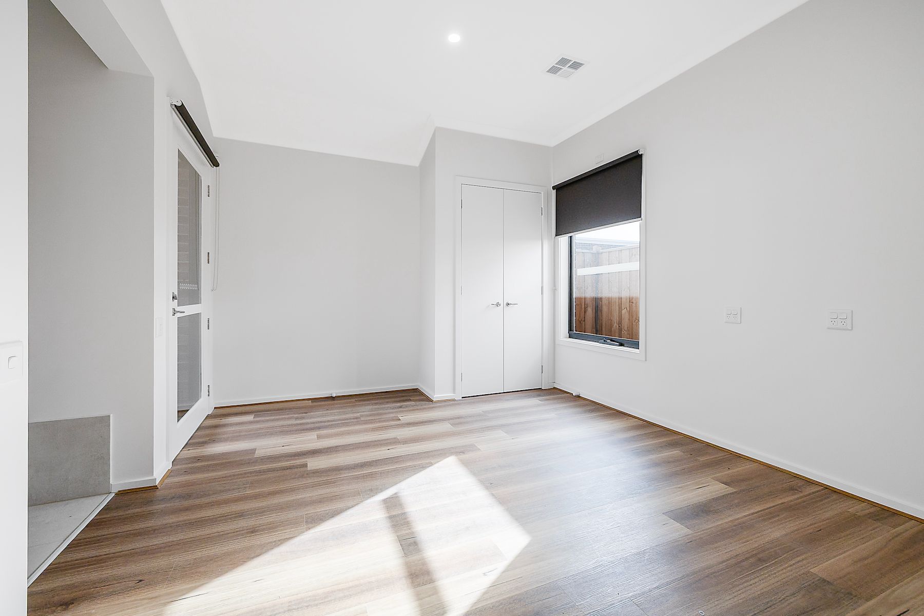 011 Open2view_ID954505-70_Metroon_Drive