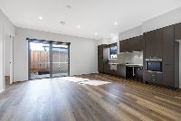 009 Open2view_ID954505-70_Metroon_Drive