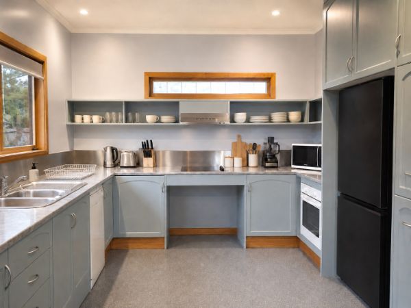 lived in-kitchen-under-1MB