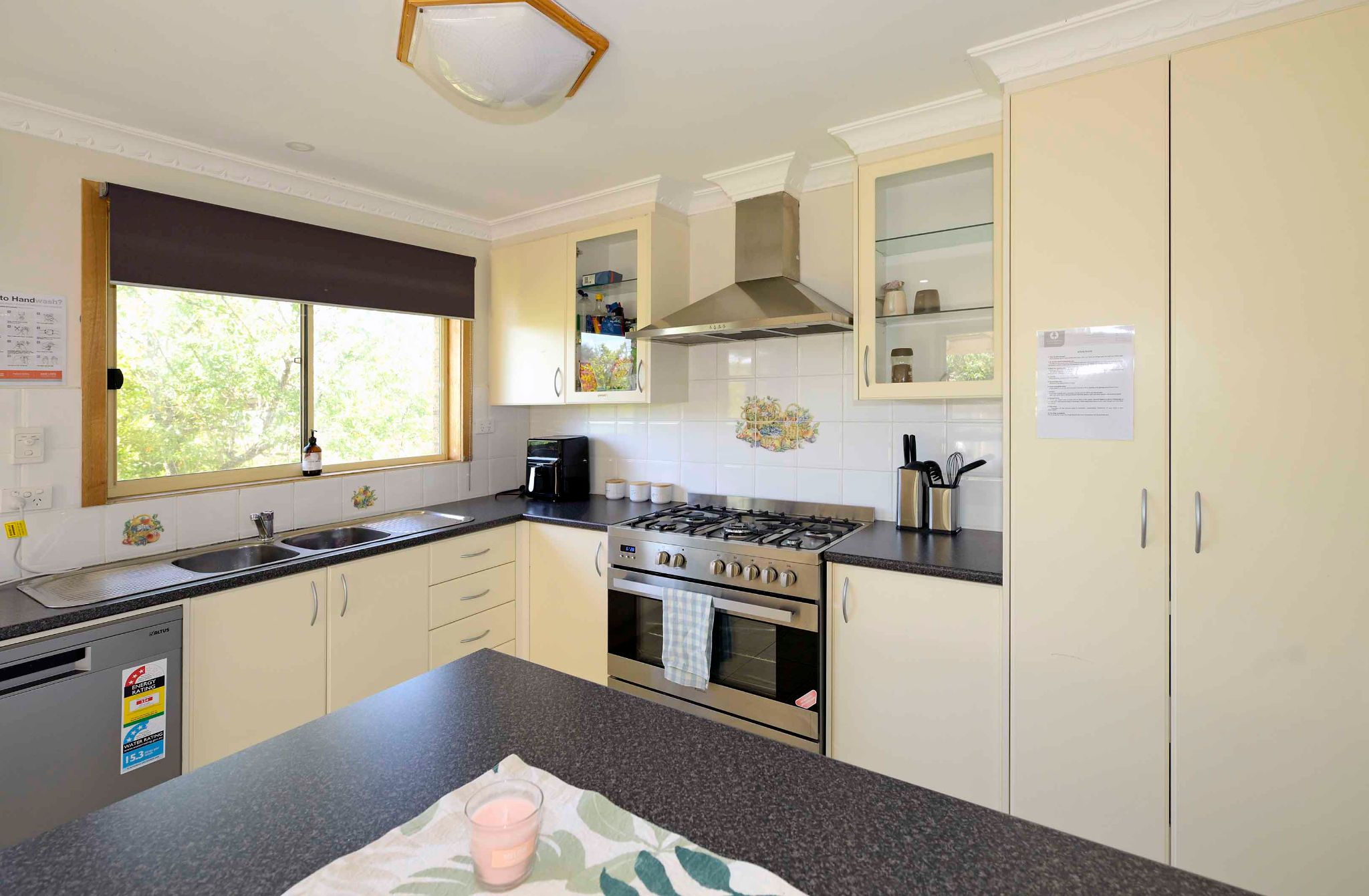 Sunnypine15439 38A St Albans