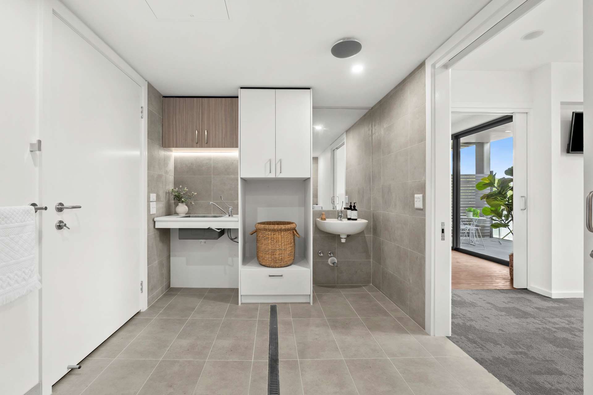 Highton Green Bathroom Laundry