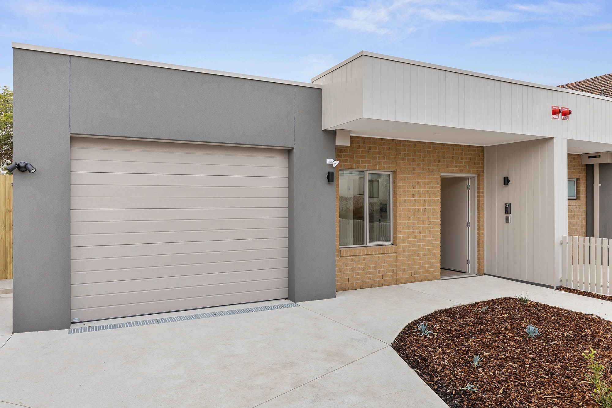 Smith HPS   Front Entrance and Garage Left LR No Logo