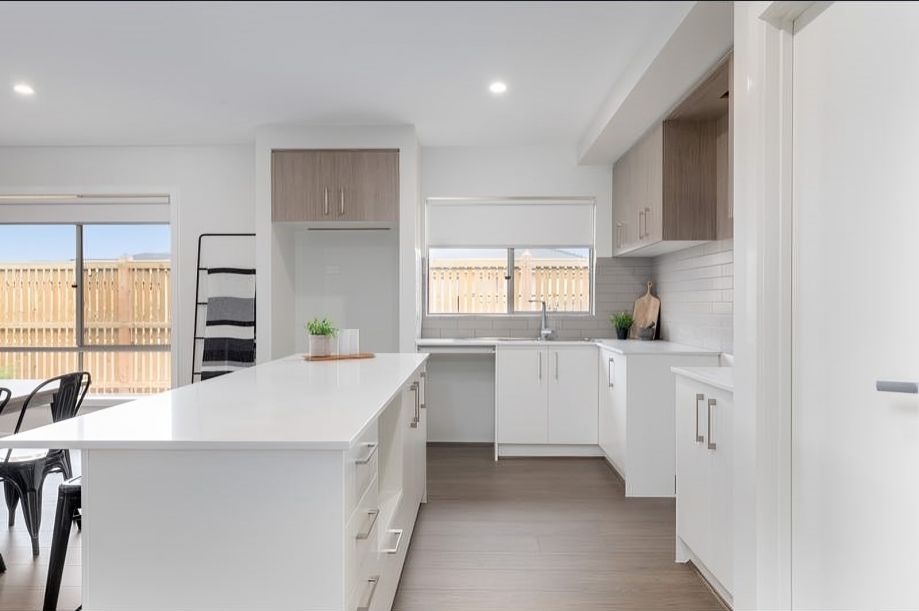 40 Whiteside St Beveridge  2)