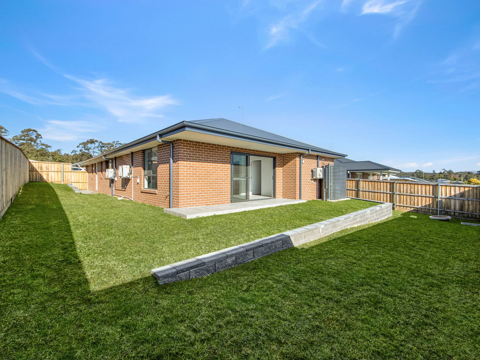 019 Open2view_ID956655-31_Pillar_Street