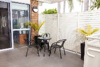 SIL005 LR-Guilford-Villa 2 Outdoor setting-2950