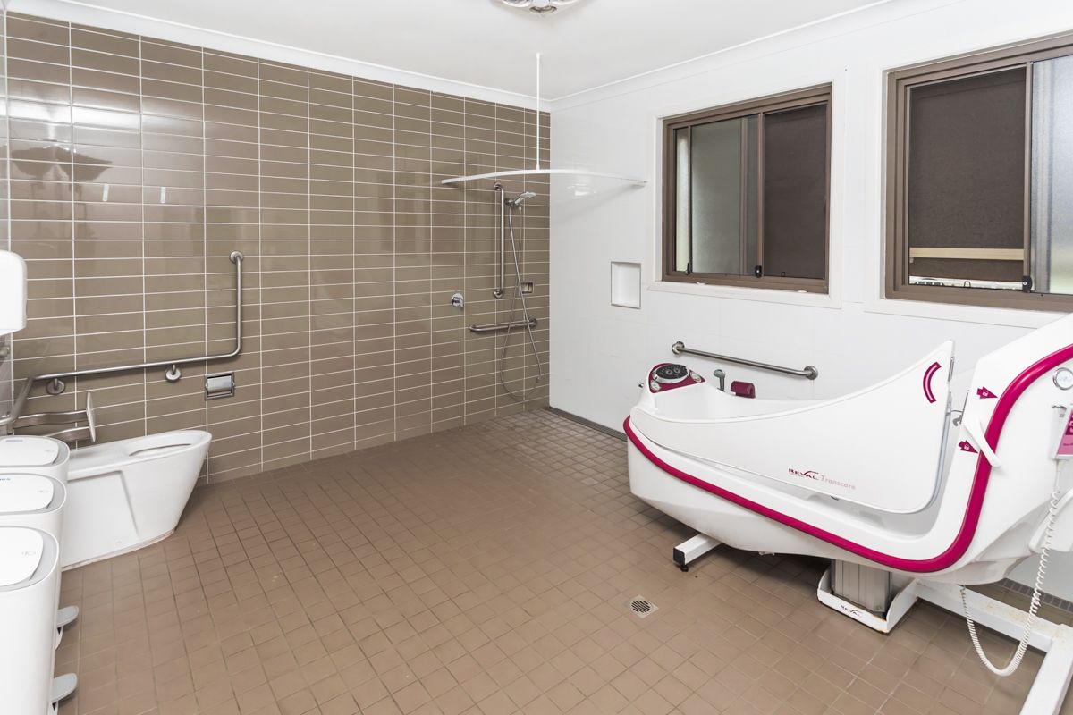 SIL022 Gorokan-SharedBathroom(LR)-0001