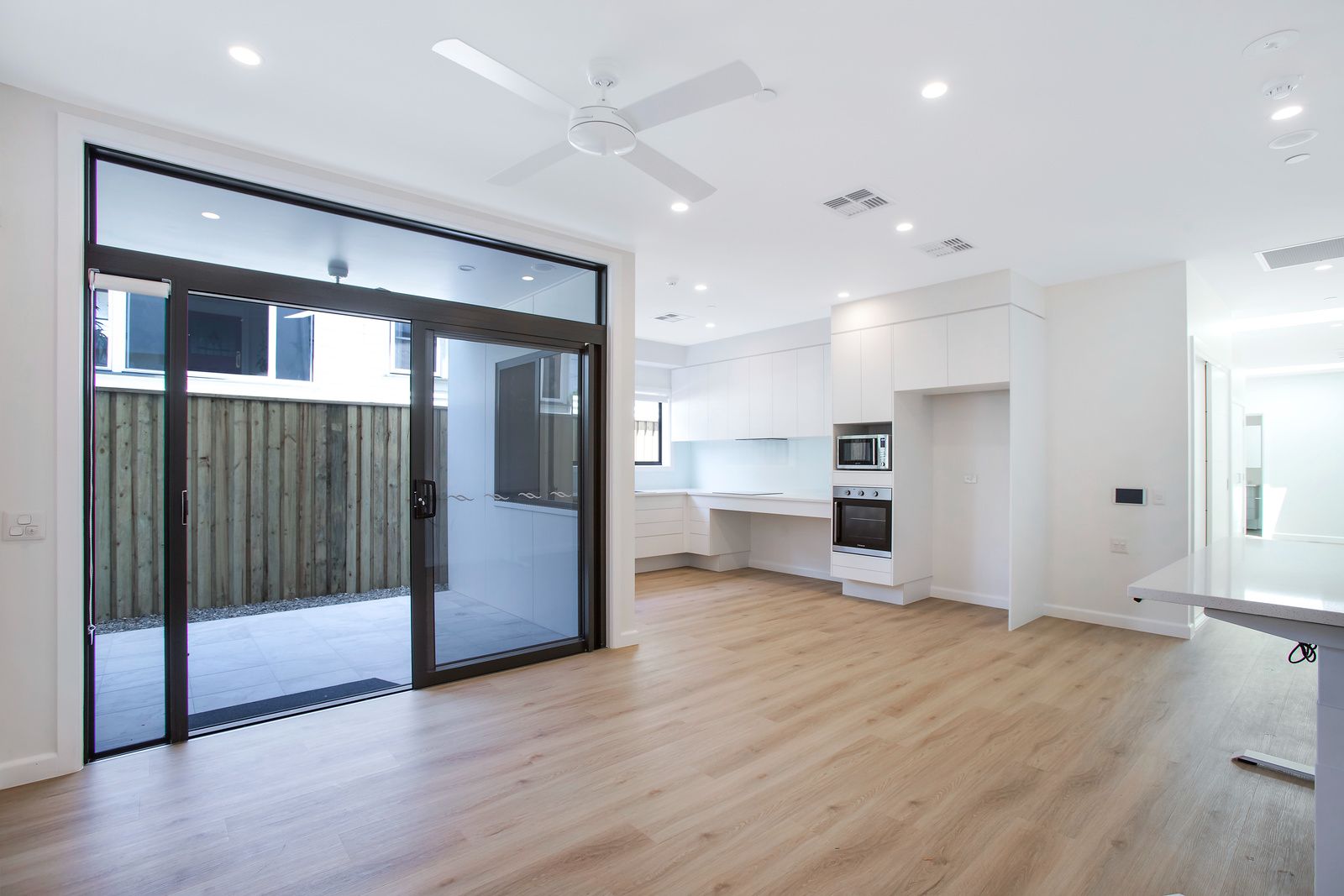 002 Open2view_ID788610-3_Bungama_Street