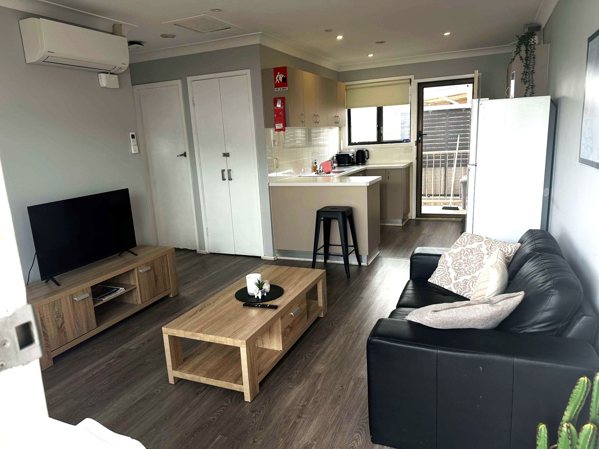 Warilla unit lounge new