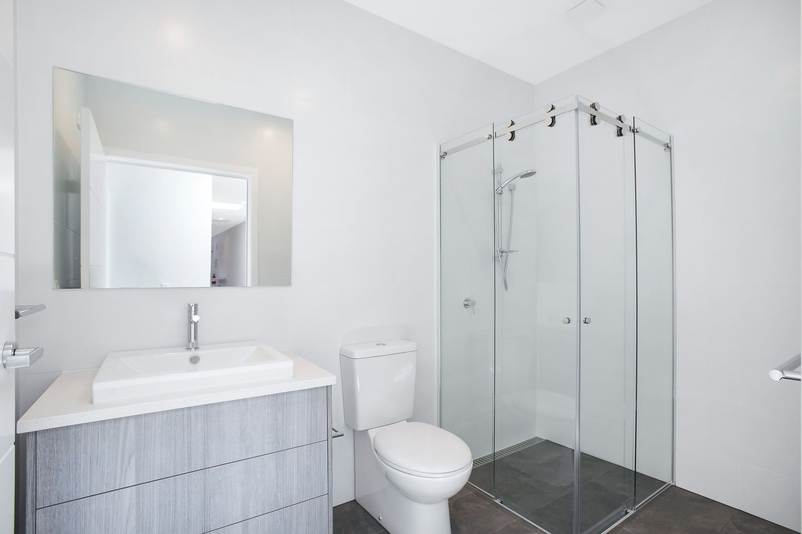 007 Open2view_ID788610-3_Bungama_Street