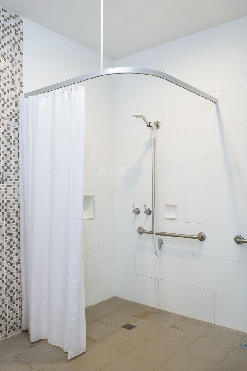 34 SILL039_LR_holmesville_shared bathroom