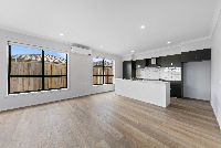 60 Marriott Bvd  Weir Views VIC (13)