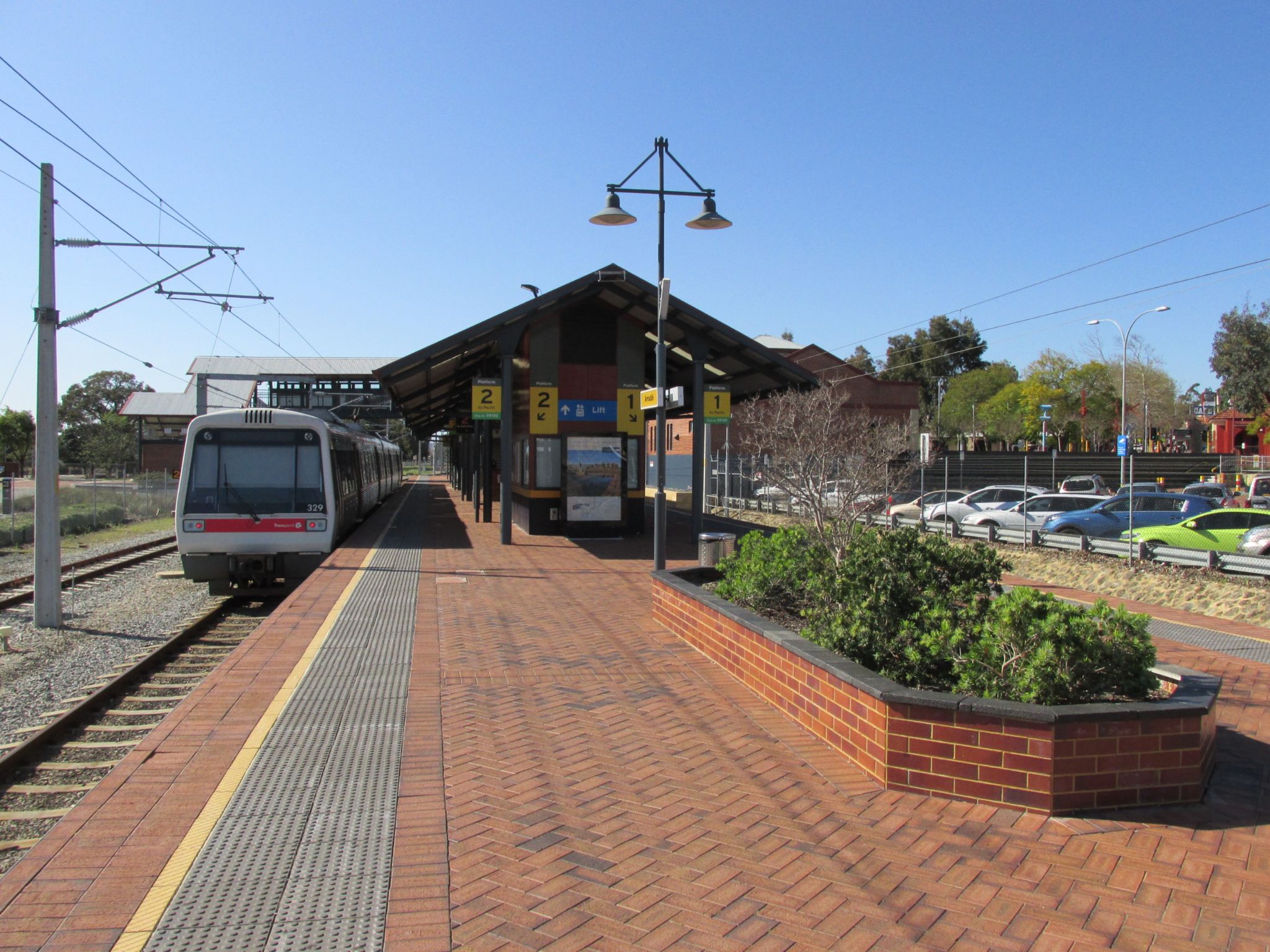 Armadale station_platform_with_train-scaled