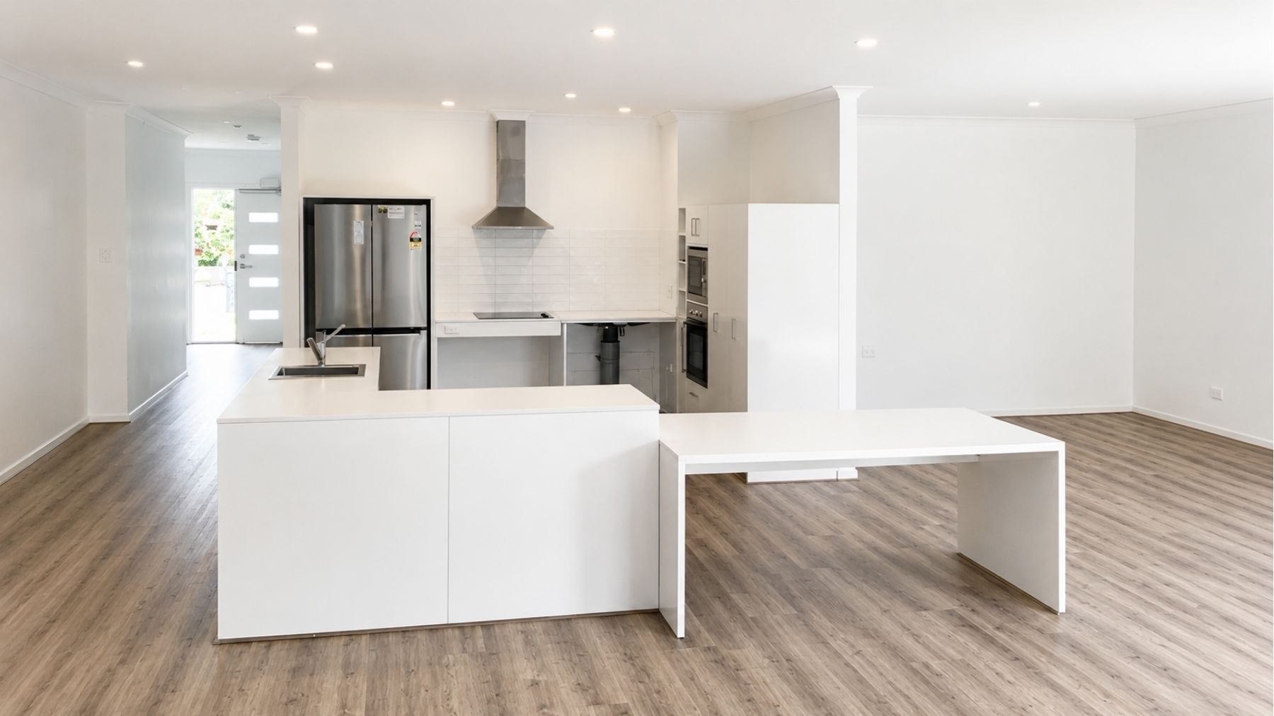 Kitchen Area  2)