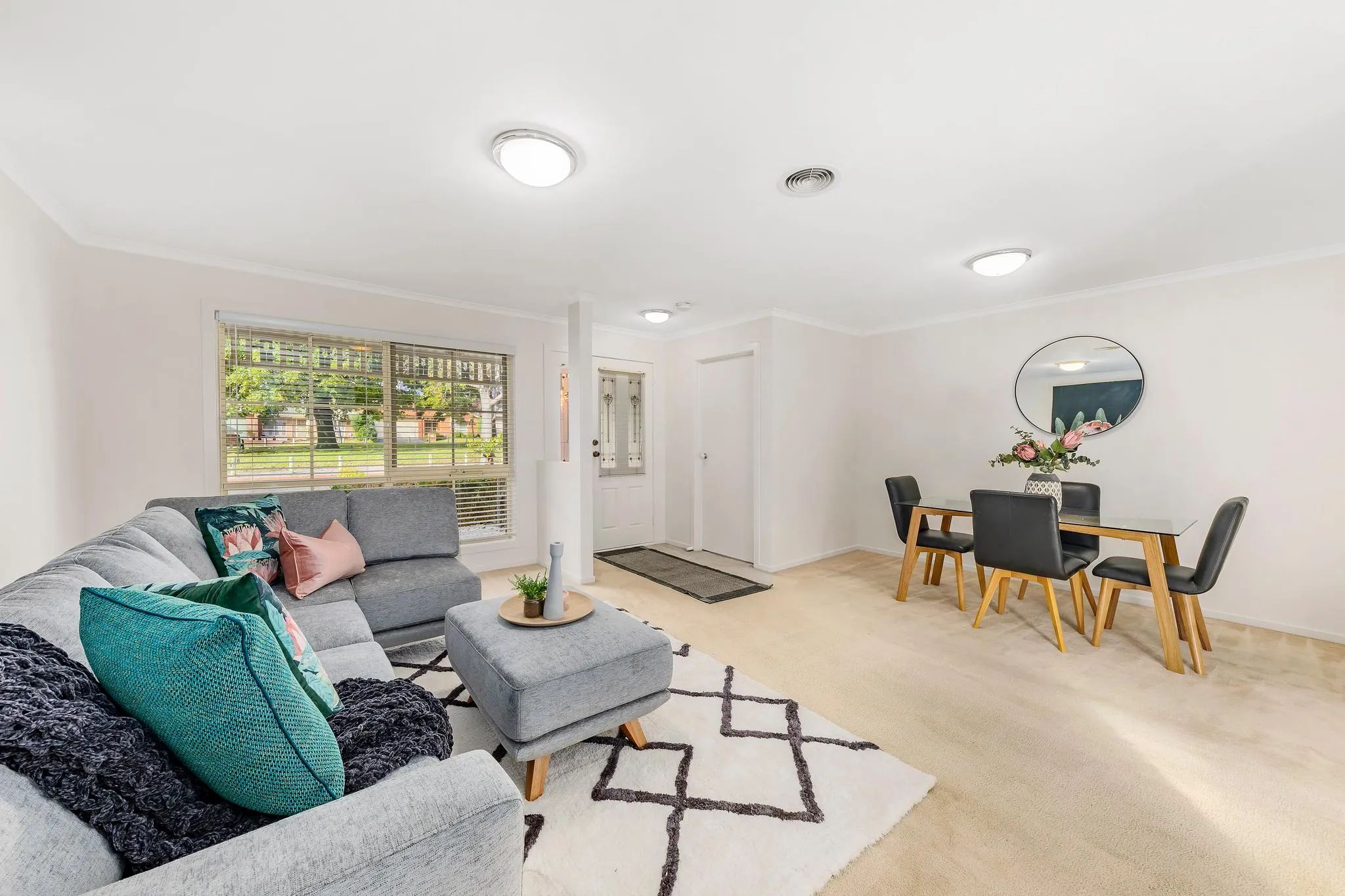 2015323890 2_1_190603_065215-w2048-h1365