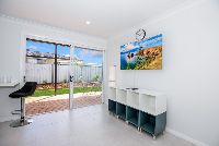 Lounge - Direct Access to Backyard