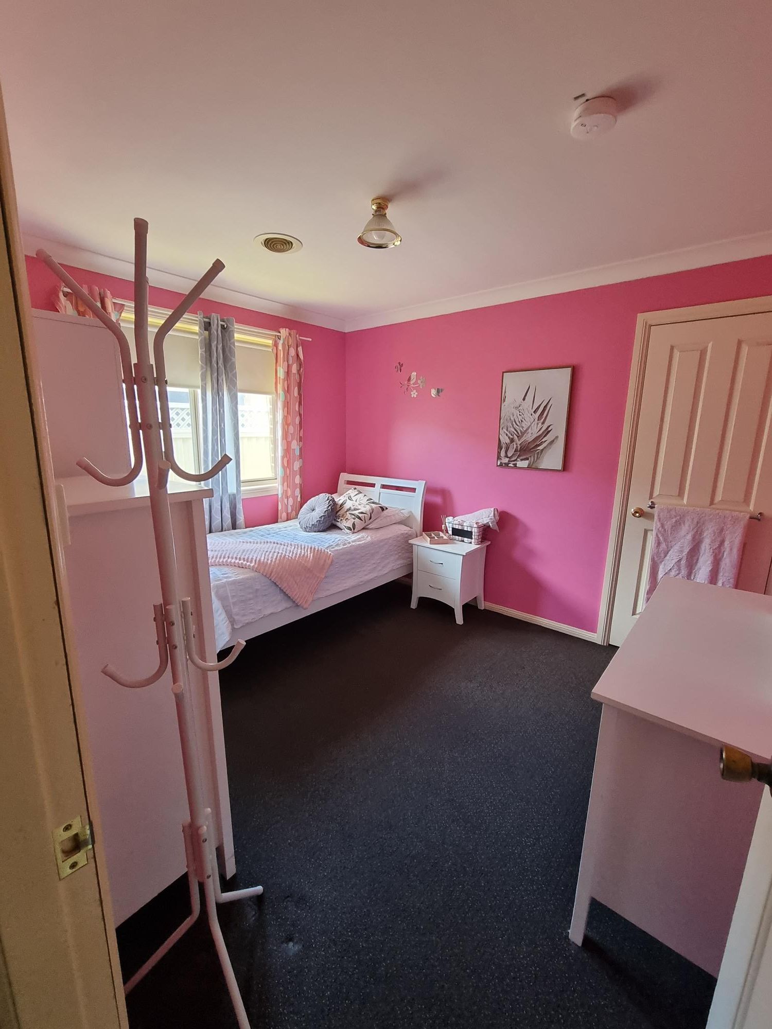 Inch St bedroom