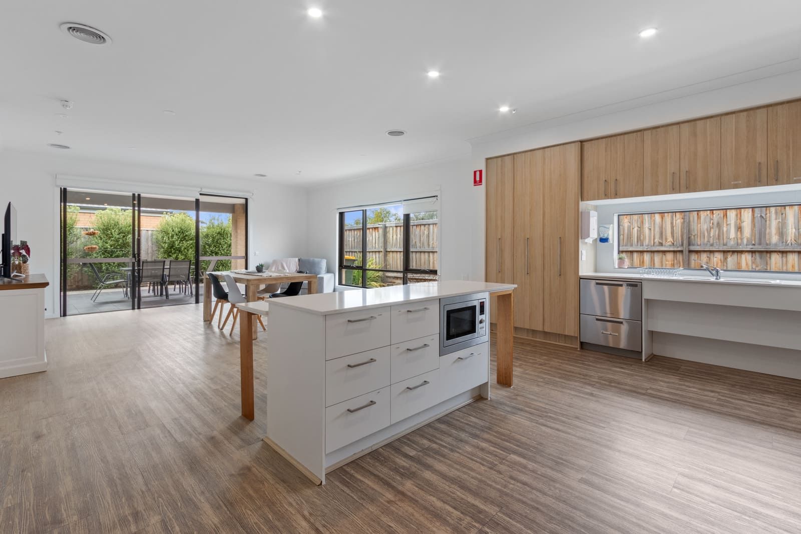 Tarneit Ararat  kitchen, living