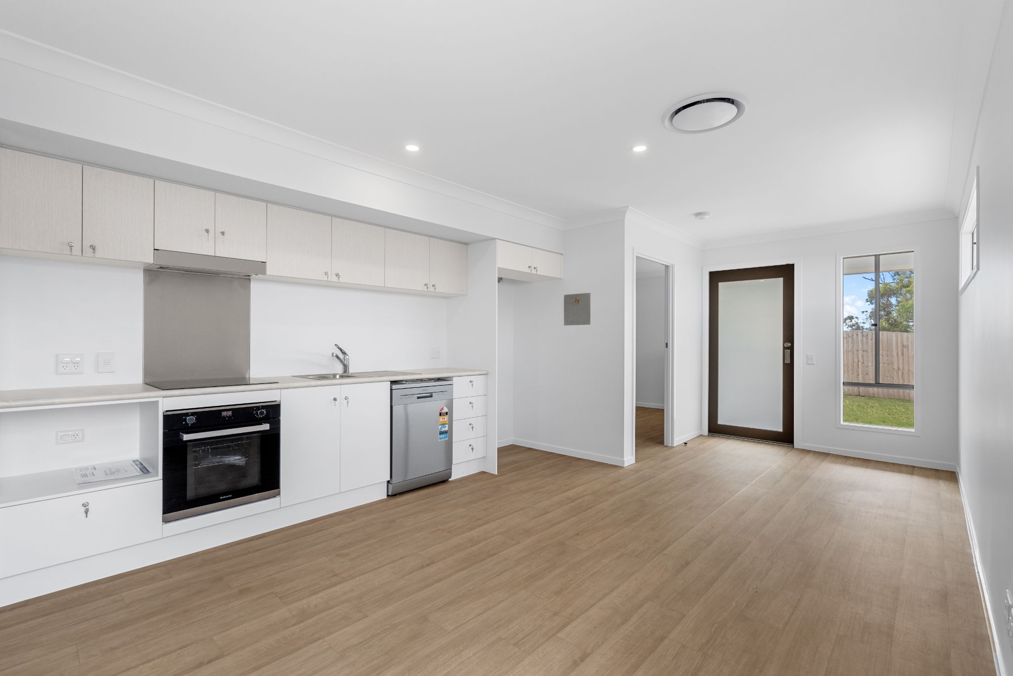 003 Open2view_ID959185-2_21_Melanie_St_Cotswold