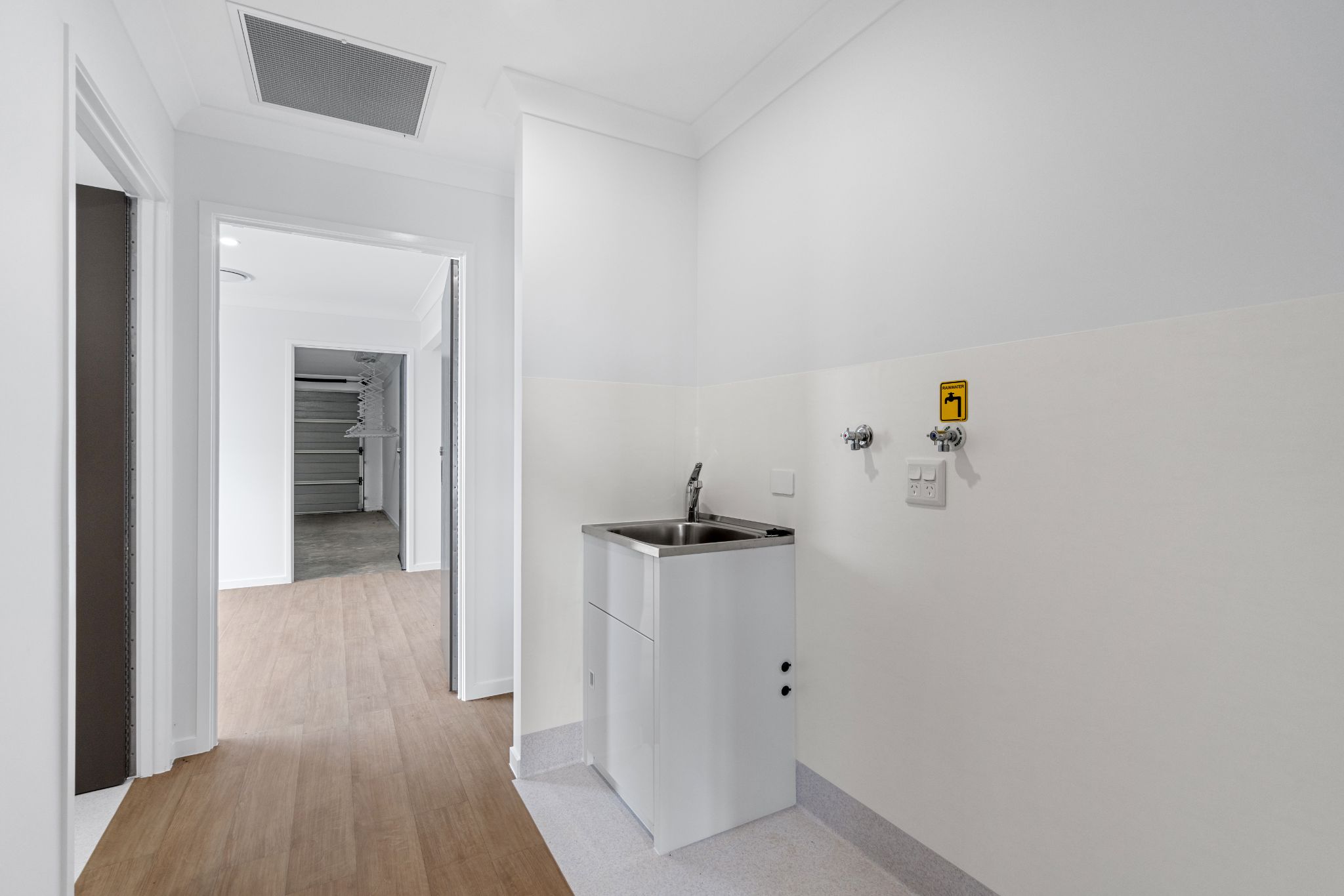 008 Open2view_ID959185-2_21_Melanie_St_Cotswold