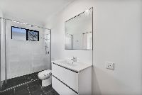 13   Eaglefield St 3 - Bathroom