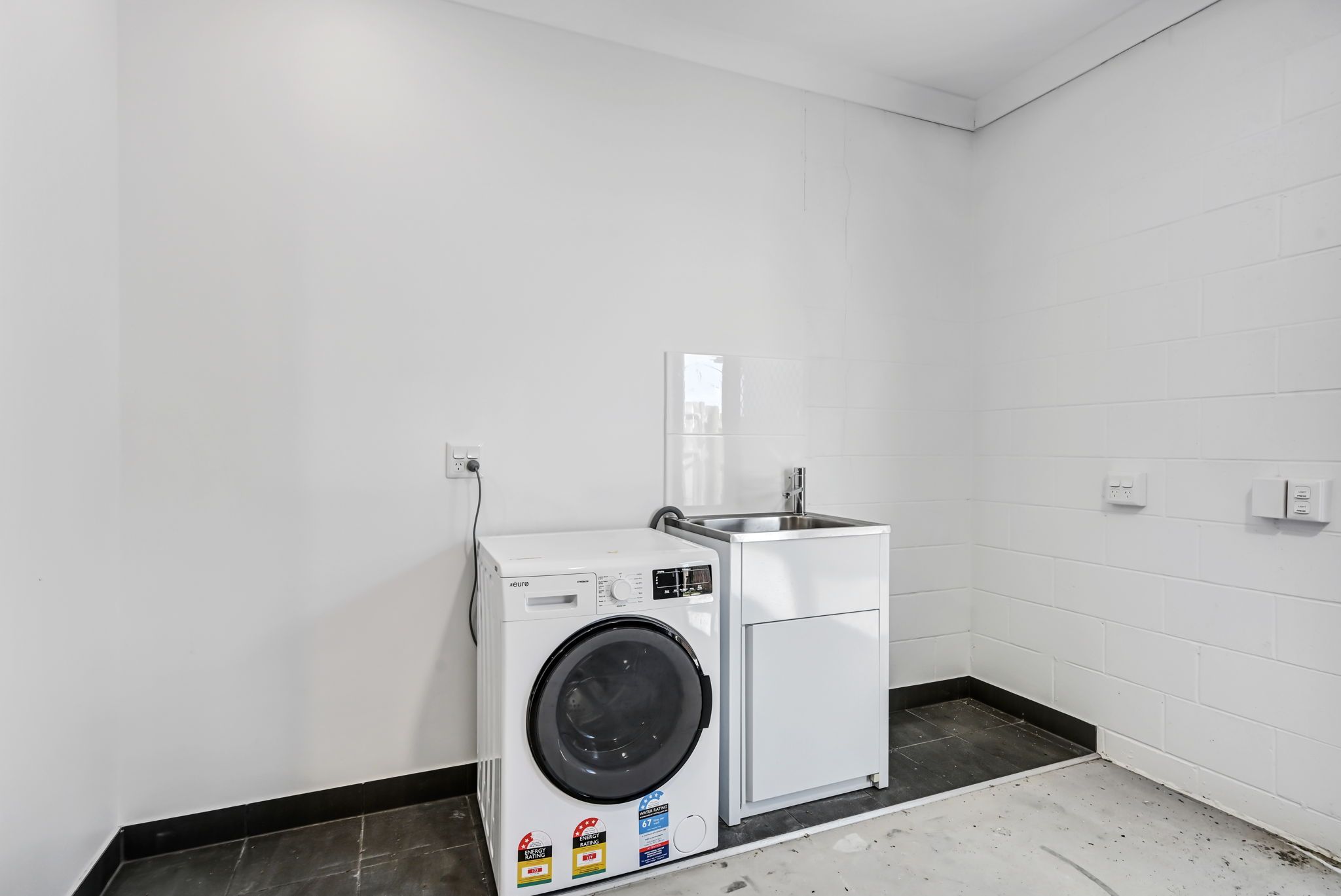 14   Eaglefield St 3 - Laundry