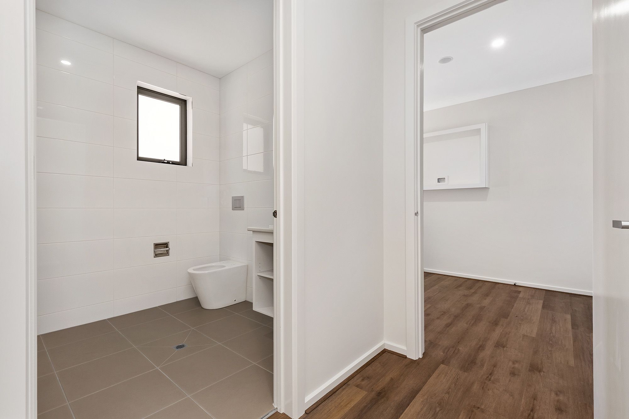 Lois   Ensuite into TV Room LR No Logo