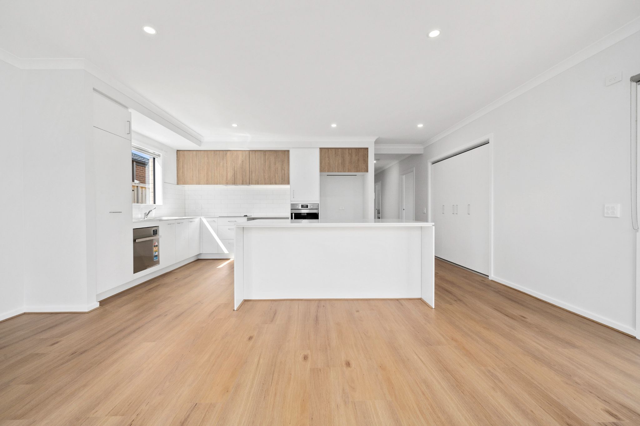 010 Open2view_ID779471-1_Empress_St