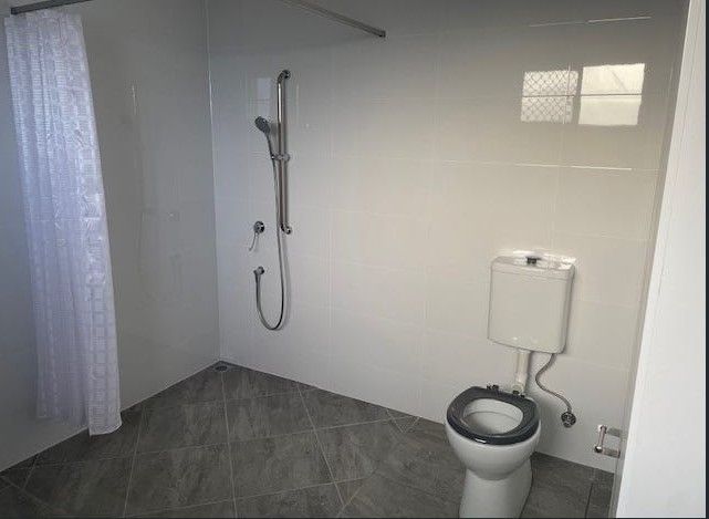 6   Billabong Cres 8 - Ens 2