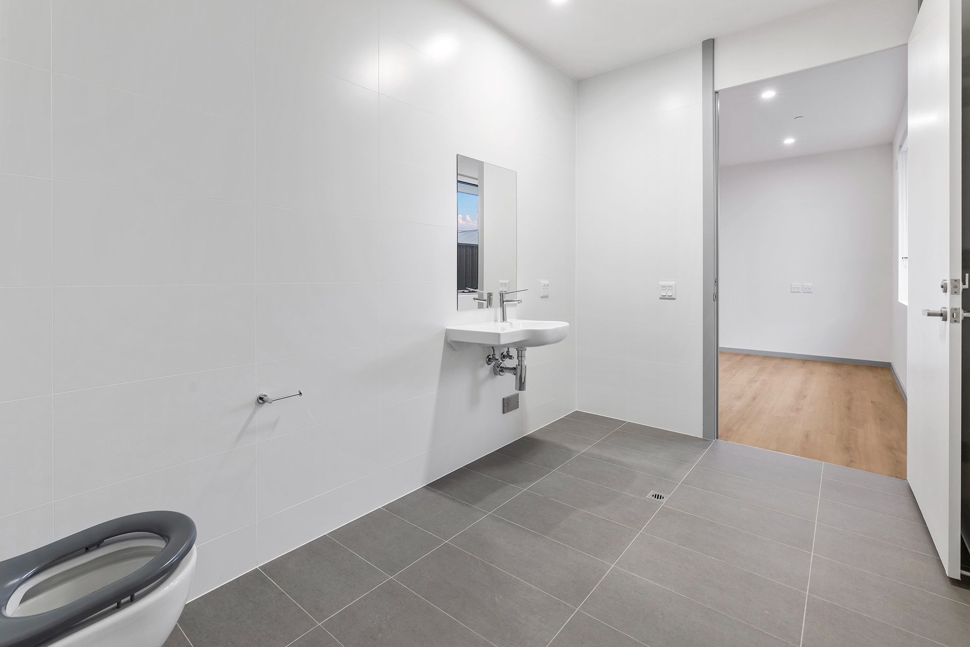 O Halloran 2 BR - Ensuite into Bedroom LR No Logo