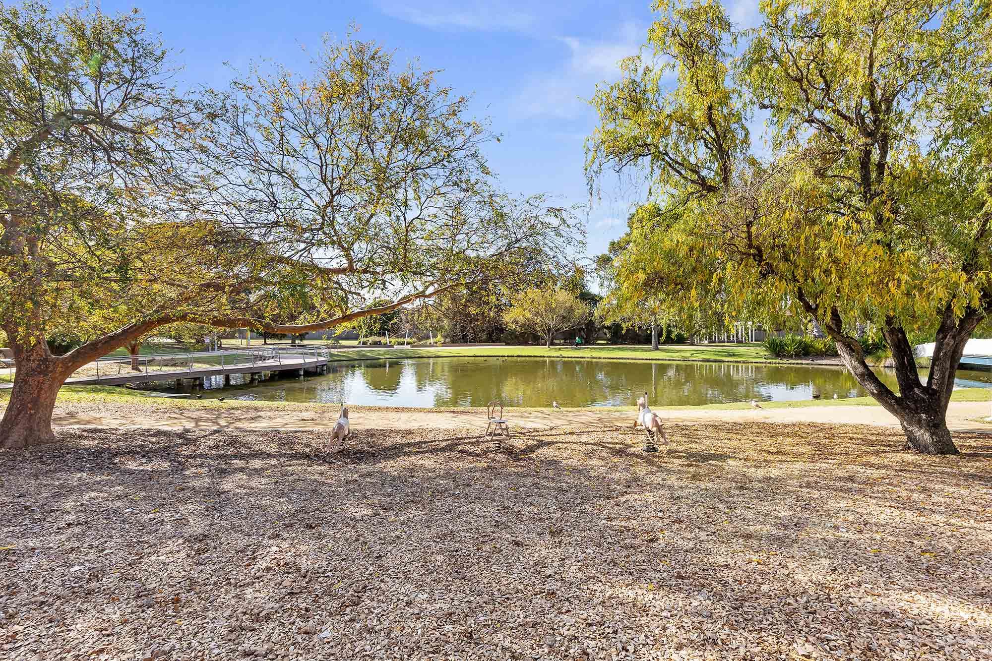 Mentone   Racecourse Reserve LR No Logo