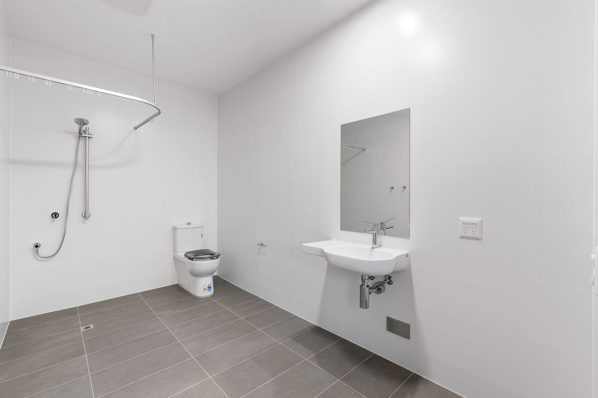 O Halloran 2 BR - Ensuite LR No Logo