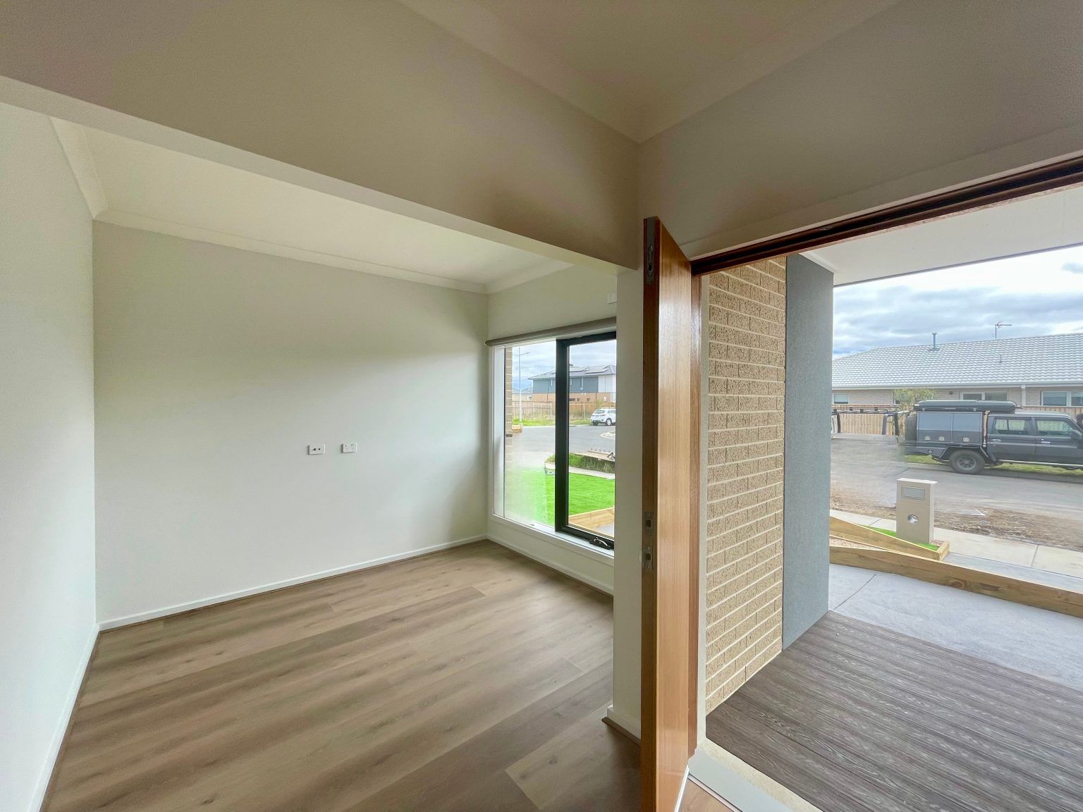 Front Room-1536x1152