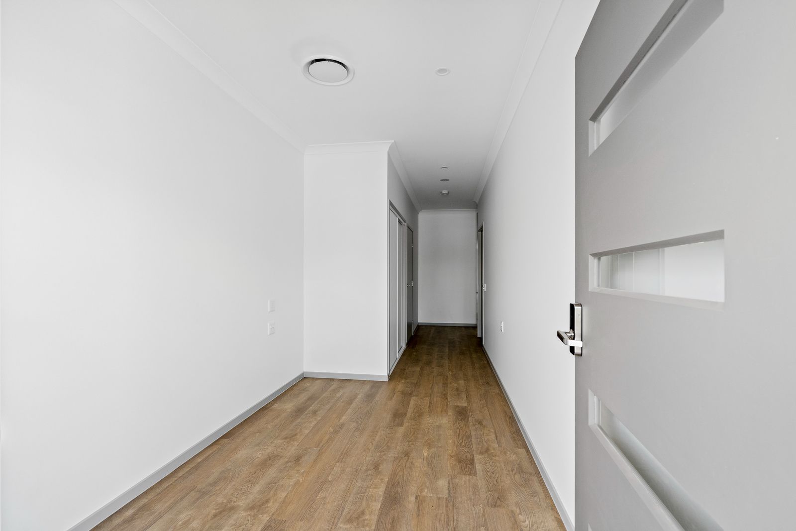 003 Open2view_ID988602-36_Uralba_Street