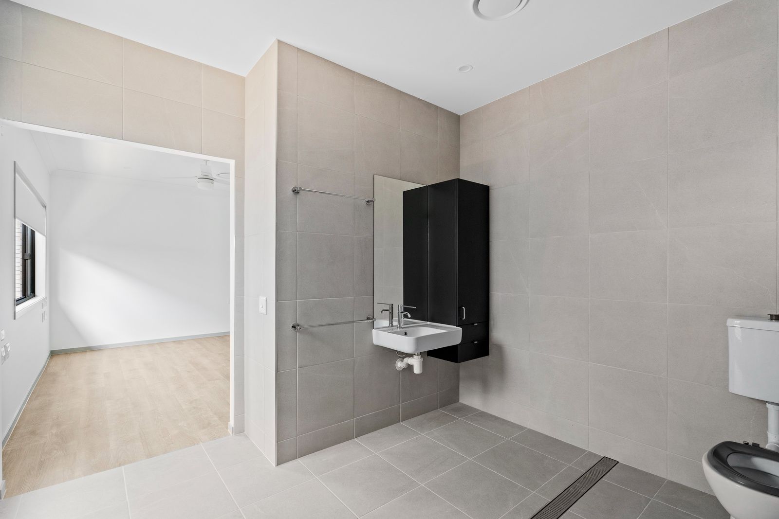 009 Open2view_ID988602-36_Uralba_Street