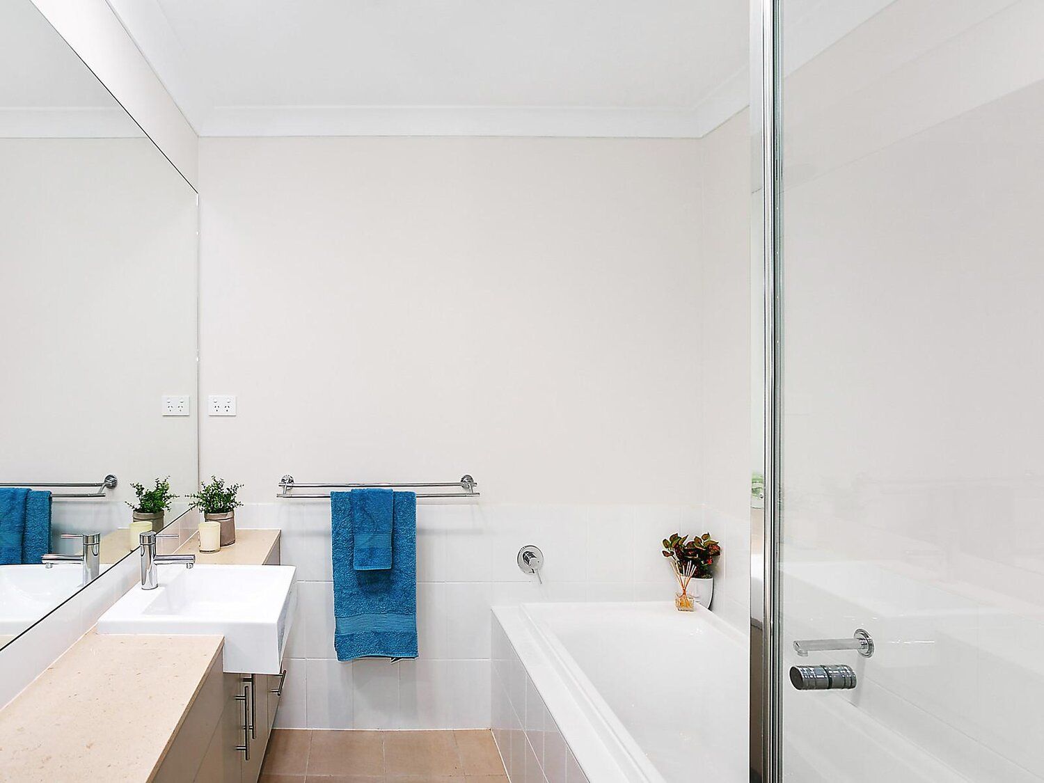 48591FE1 C079-F93E-F0DF53EDFEDAEC1D_3