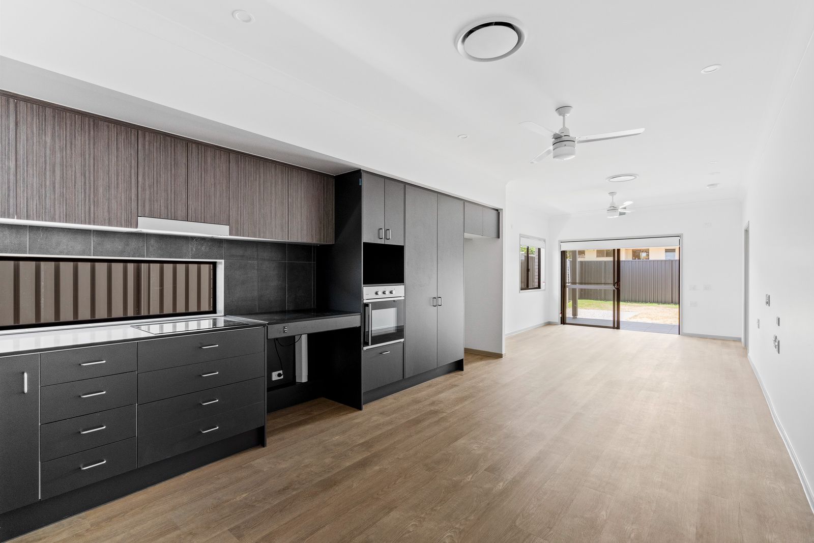 010 Open2view_ID988602-36_Uralba_Street