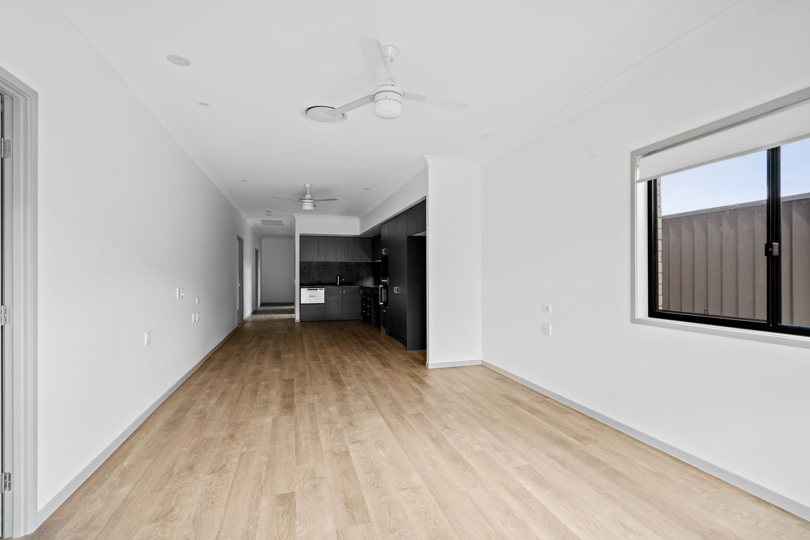 013 Open2view_ID988602-36_Uralba_Street