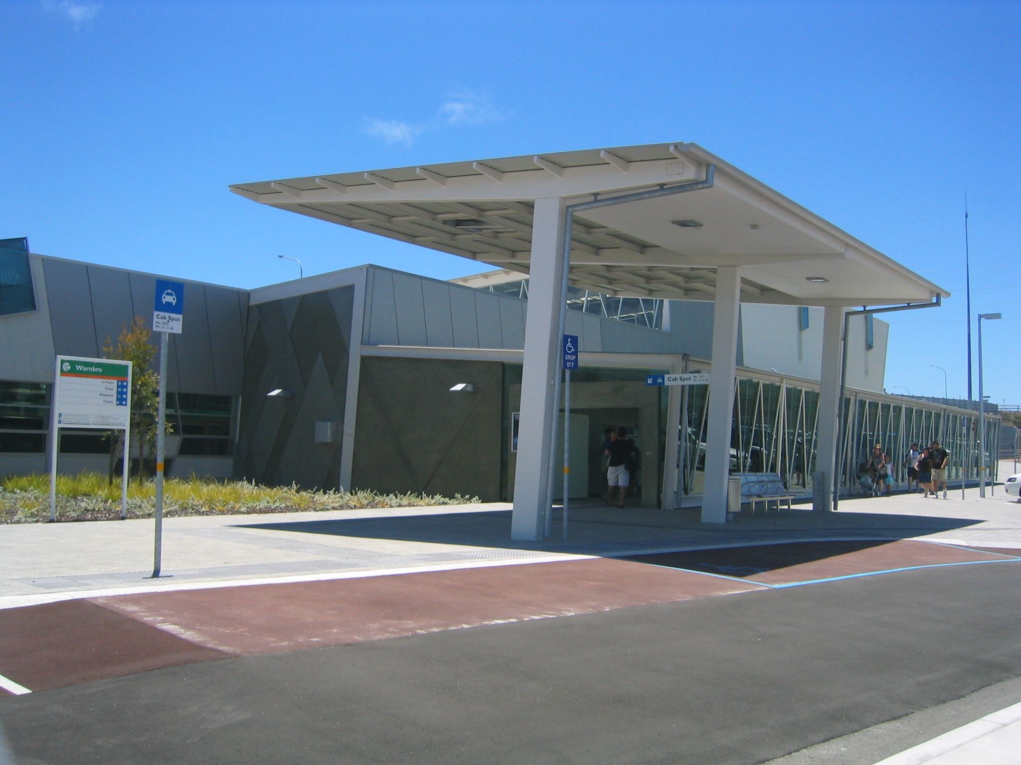 Transperth Warnbro_Station_entrance