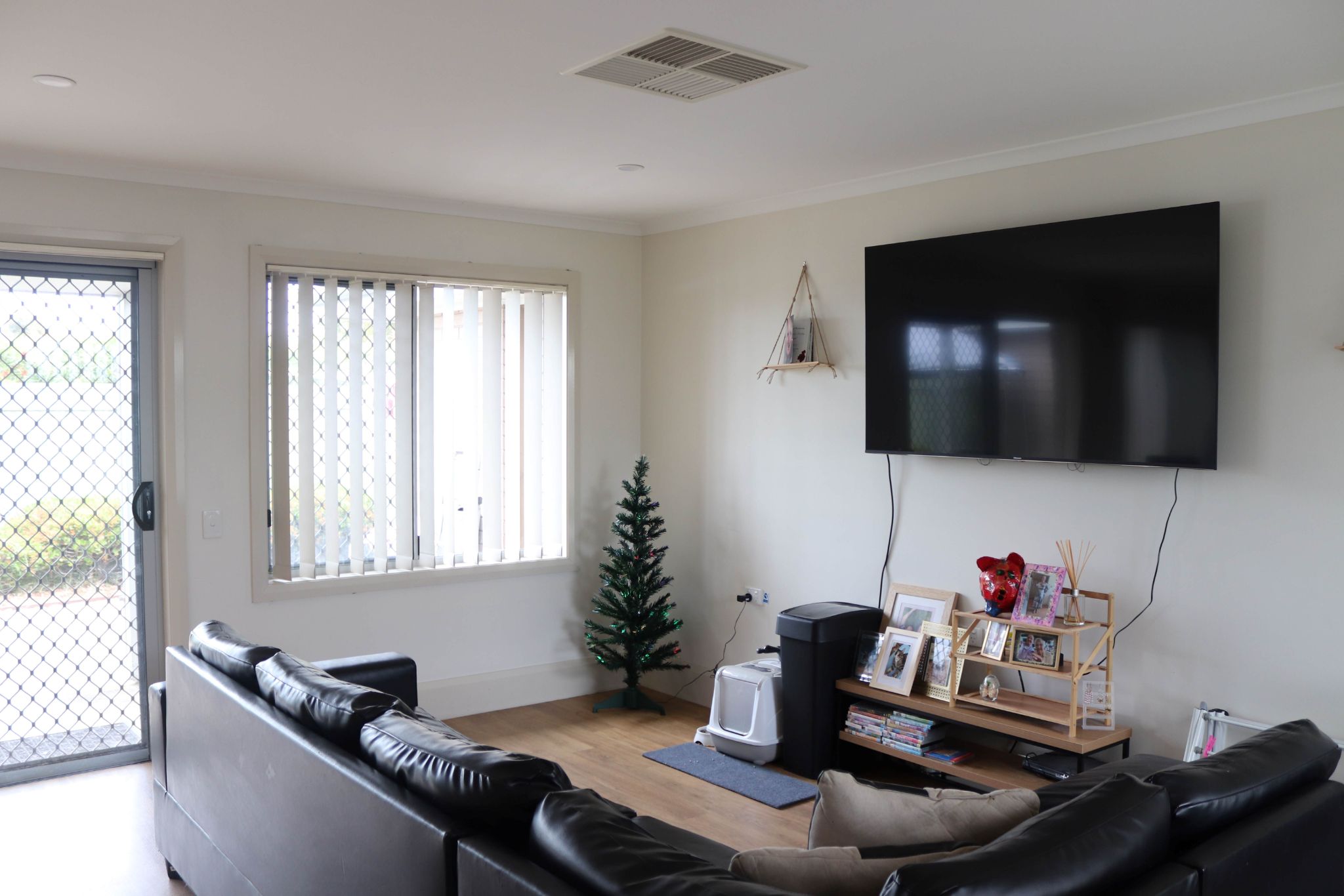 39a Linsday   Lounge room