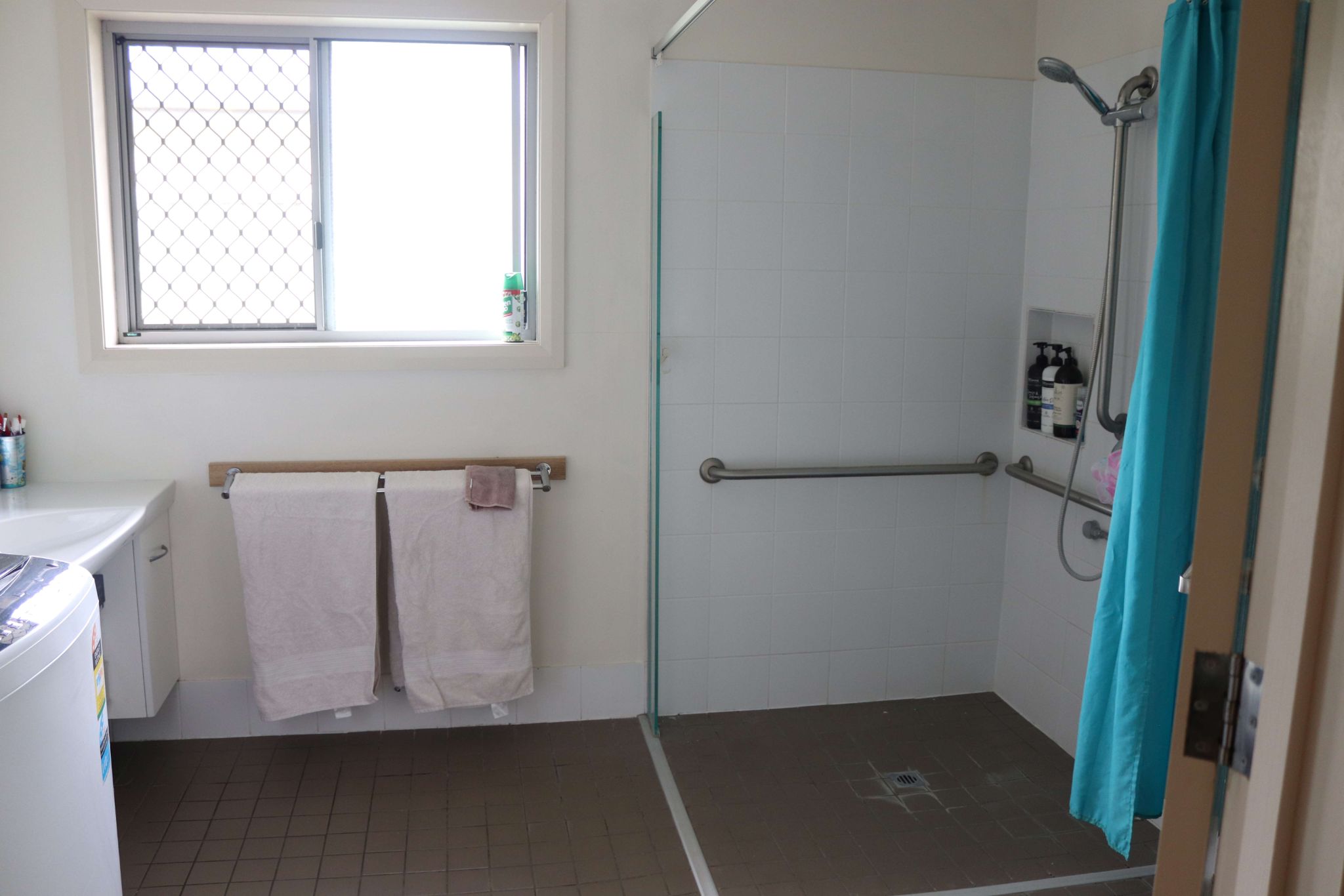 39a Linsday   Bathroom