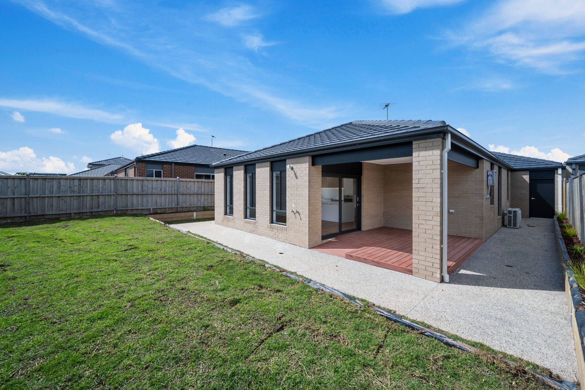 013 Open2view_ID779471-1_Empress_St