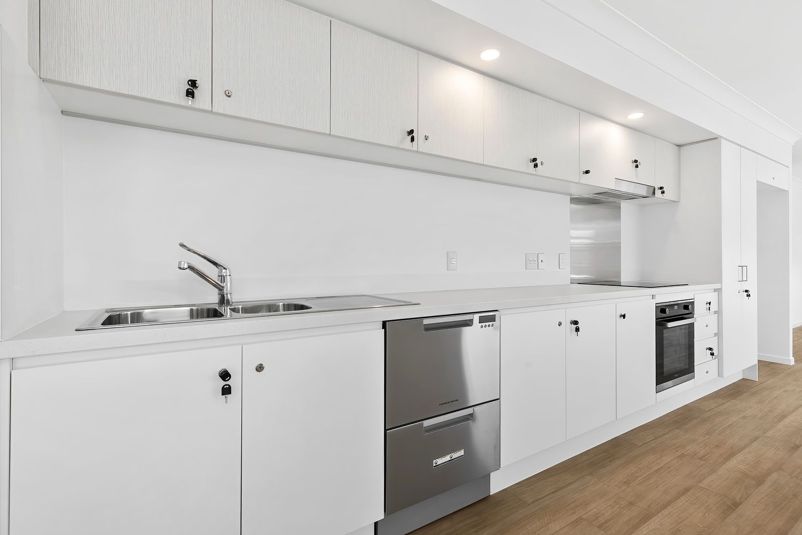 007 Open2view_ID972416-57_Dougan_Street